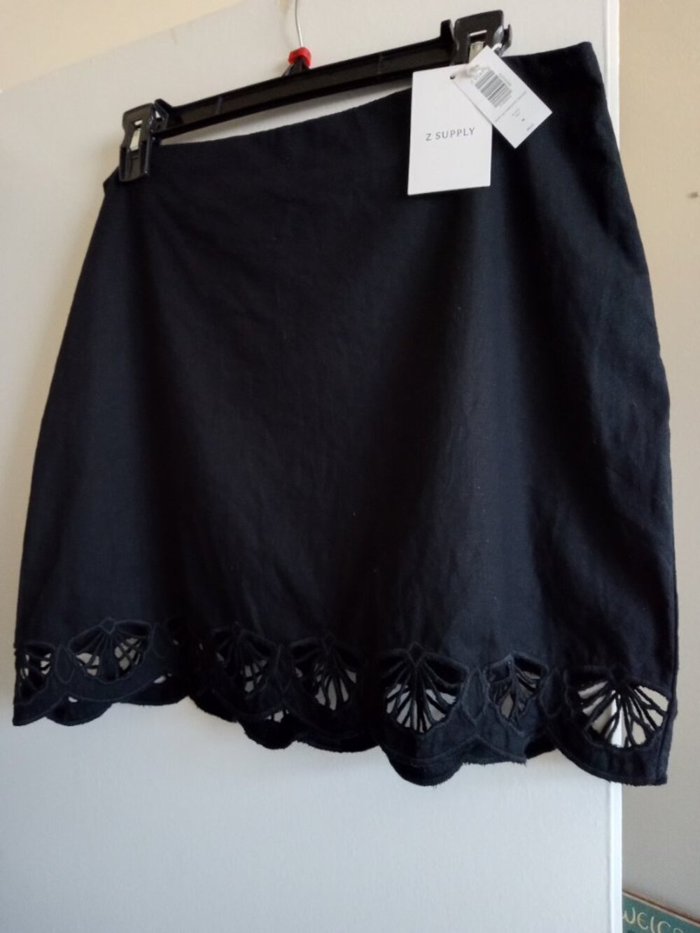 Z SUPPLY > Retail $88 < Charlene embroidery mini skirt ~ Linen EUC
